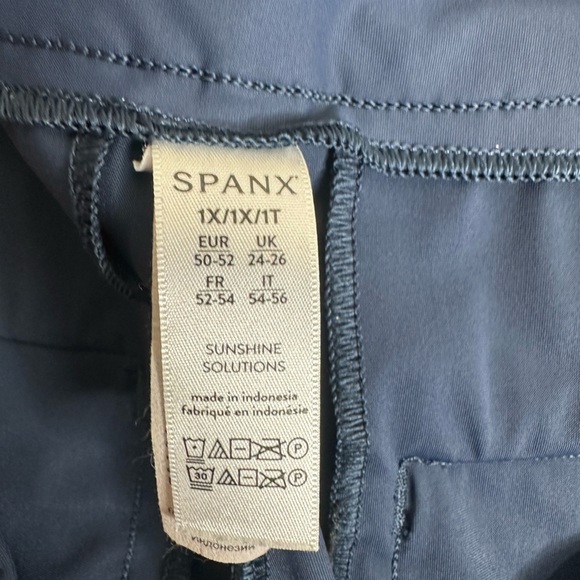 SPANX Navy Blue 6" SUNSHINE Pull On Pockets 4Way Stretch SHORTS - Picture 4 of 5